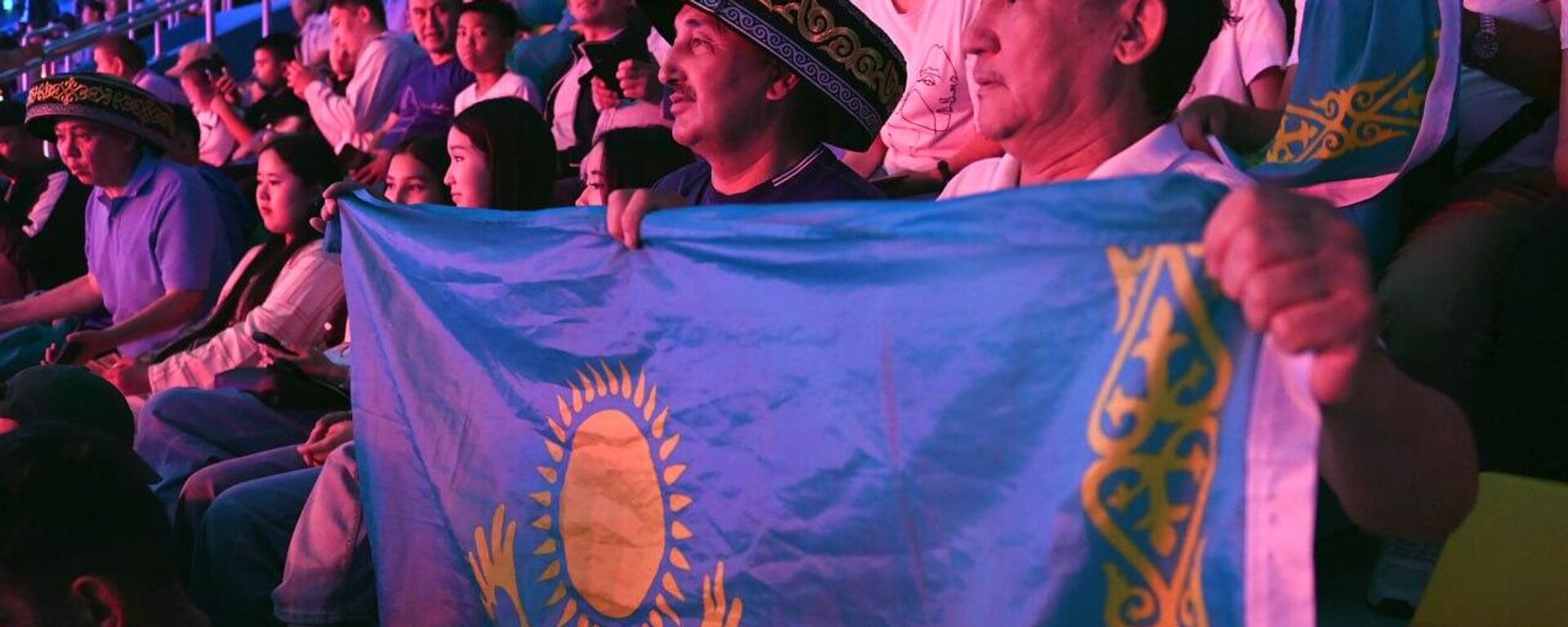 Бокстан әлем кубогында қазақстандықтар үш алтын және бір күміс медал жеңіп алды - Sputnik Қазақстан, 1920, 06.07.2025