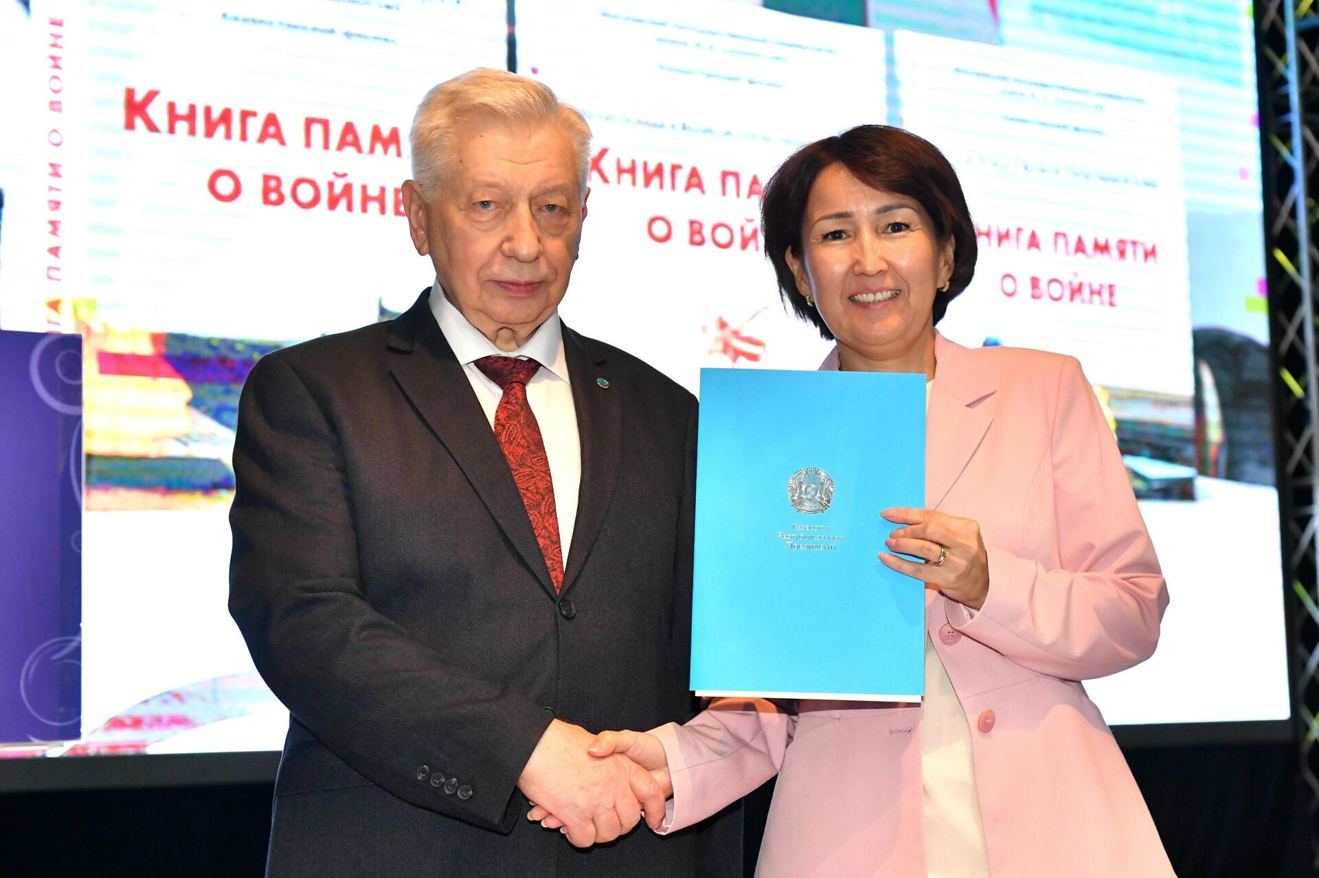 Вручение дипломов выпускникам казахстанского филиала МГУ  - Sputnik Казахстан, 1920, 09.07.2025