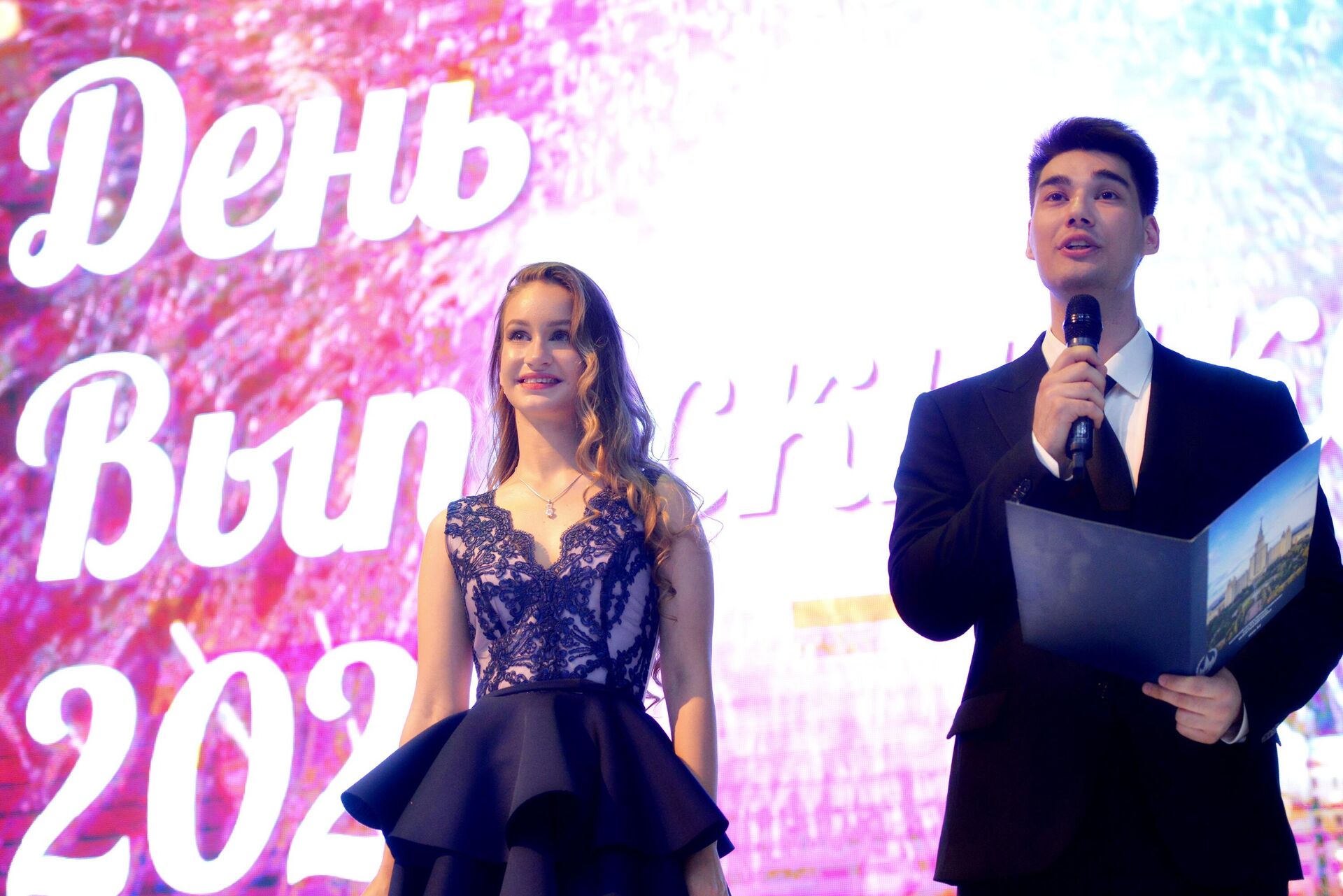 Вручение дипломов выпускникам казахстанского филиала МГУ  - Sputnik Казахстан, 1920, 09.07.2025