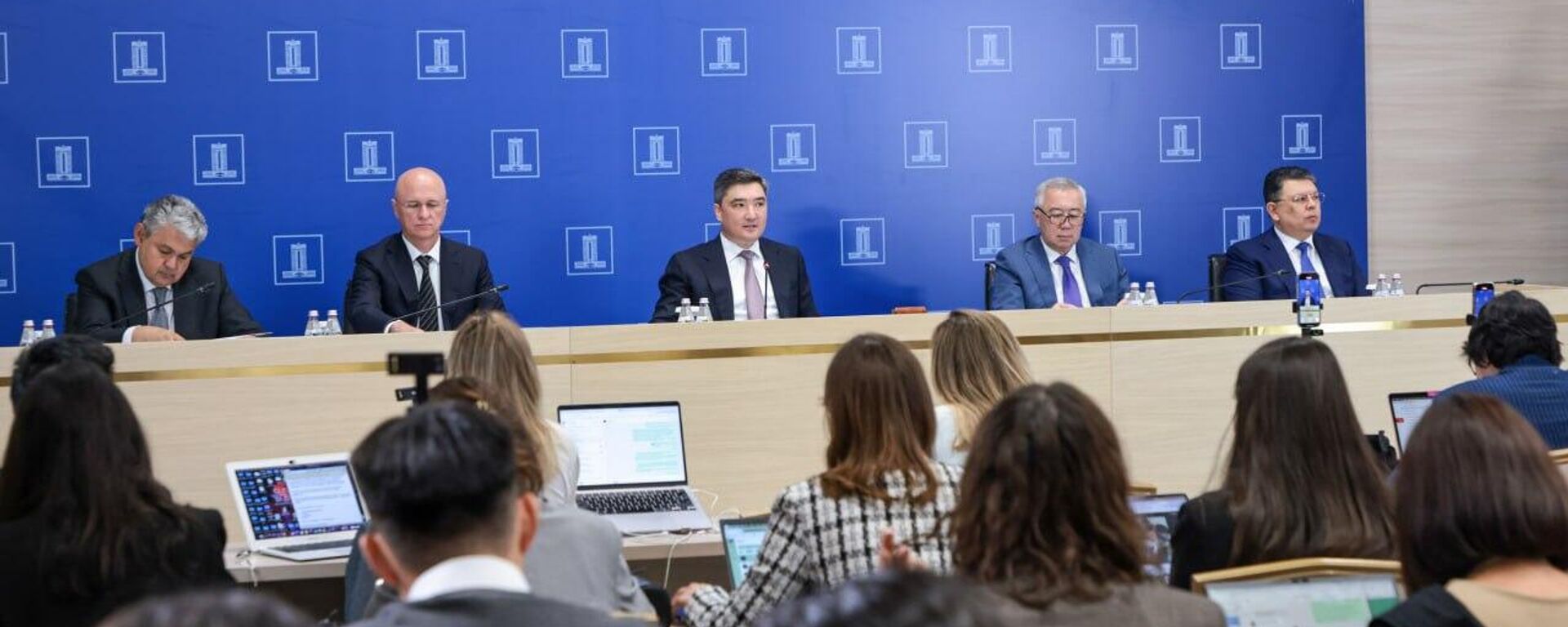 Премьер-министр Казахстана Олжас Бектенов - Sputnik Қазақстан, 1920, 15.07.2025