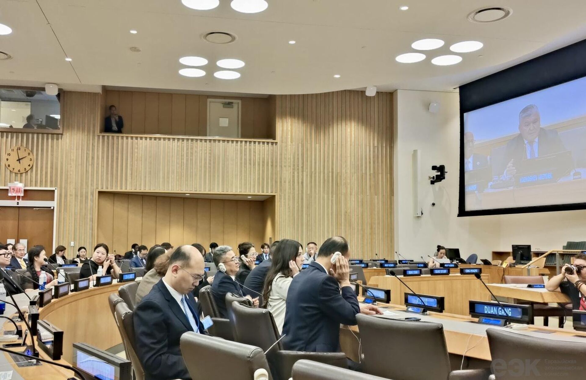 Министр по энергетике и инфраструктуре ЕЭК Арзыбек Кожошев выступил в штаб-квартире ООН  - Sputnik Казахстан, 1920, 16.07.2025