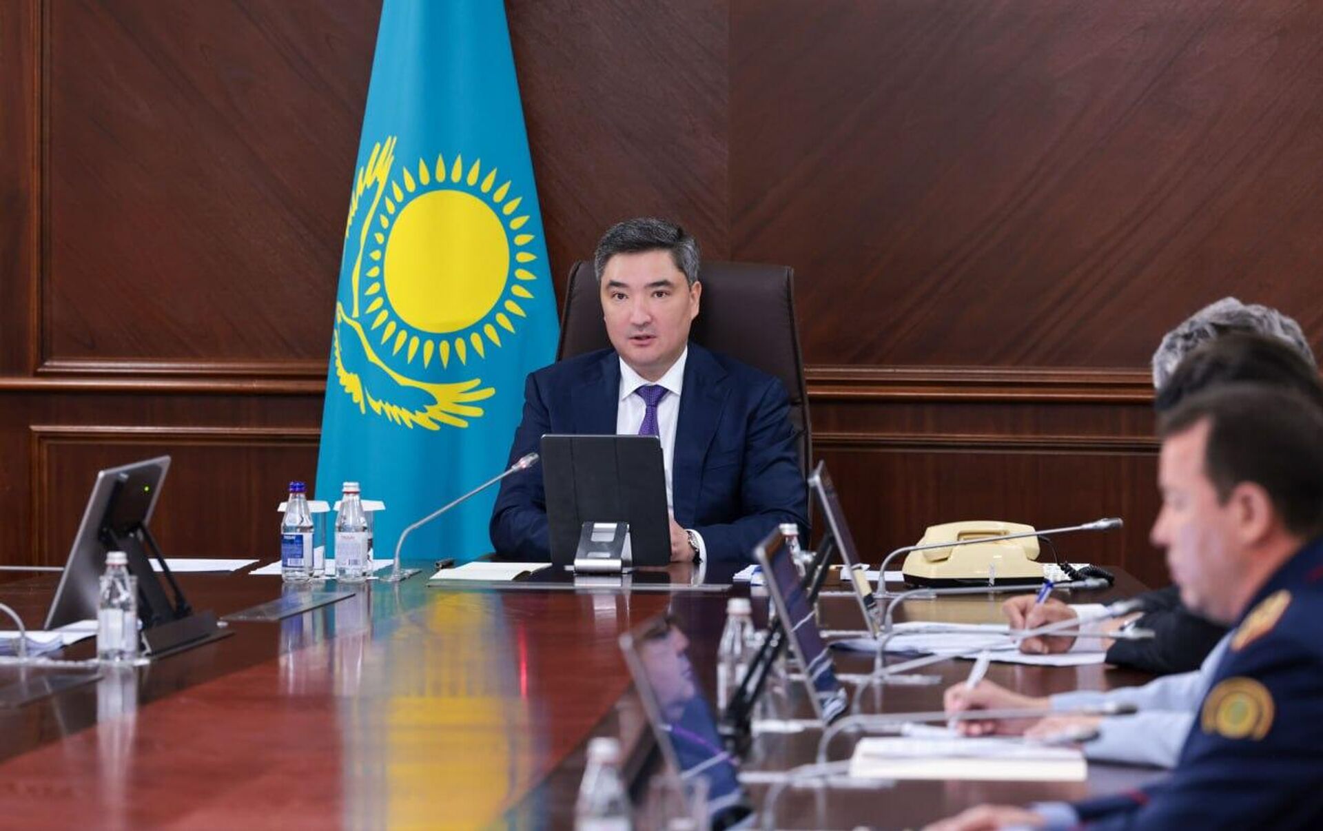 Премьер-министр Казахстана Олжас Бектенов  - Sputnik Казахстан, 1920, 22.07.2025