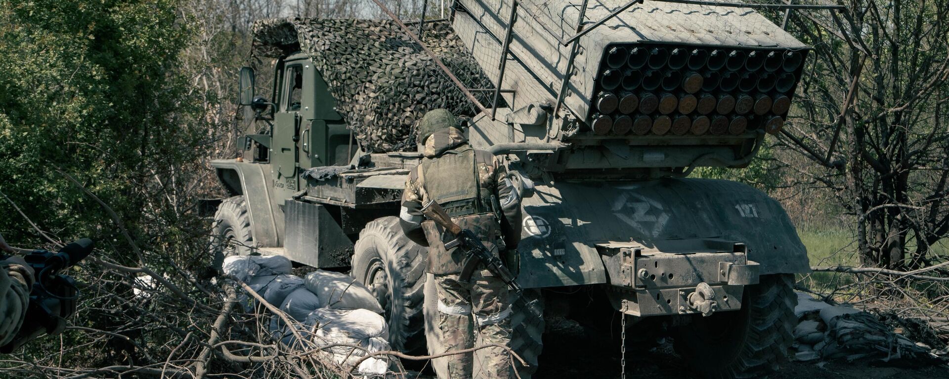 Расчет РСЗО Торнадо-Г группировки войск Запад Расчет РСЗО Торнадо-Г группировки войск Запад - Sputnik Казахстан, 1920, 28.09.2025