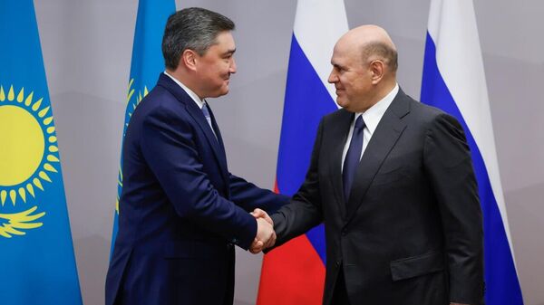 Премьер Казахстан Олжас Бектенов и премьер России Михаил Мишустин - Sputnik Казахстан