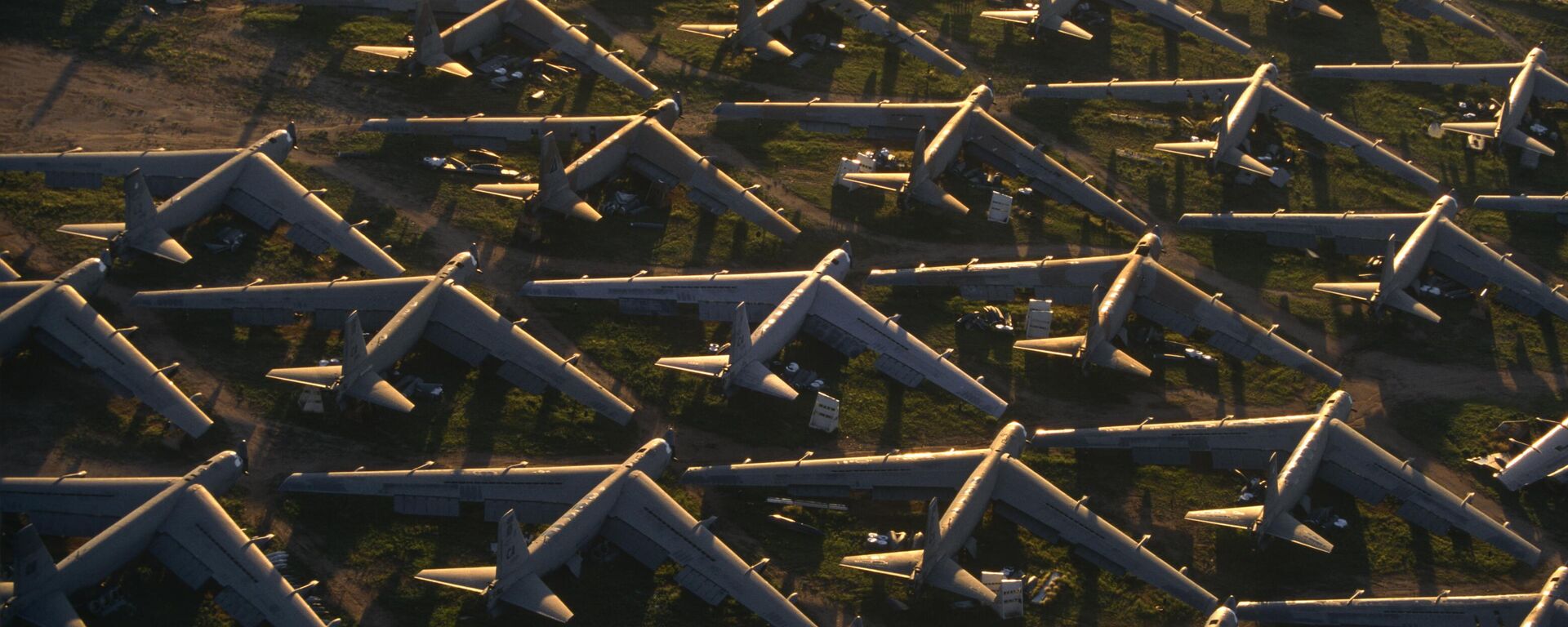 АҚШ-тағы Boeing B-52 бомбалаушы ұшақтарының зираты АҚШ-тағы Boeing B-52 бомбалаушы ұшақтарының зираты - Sputnik Қазақстан, 1920, 30.07.2025