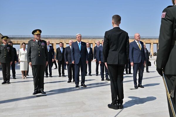 Тоқаев Мұстафа Кемал Ататүрік кесенесіне зиярат етті - Sputnik Қазақстан