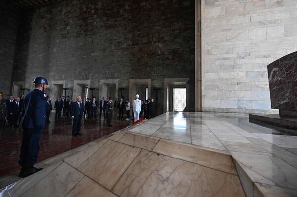 Тоқаев Мұстафа Кемал Ататүрік кесенесіне зиярат етті - Sputnik Қазақстан