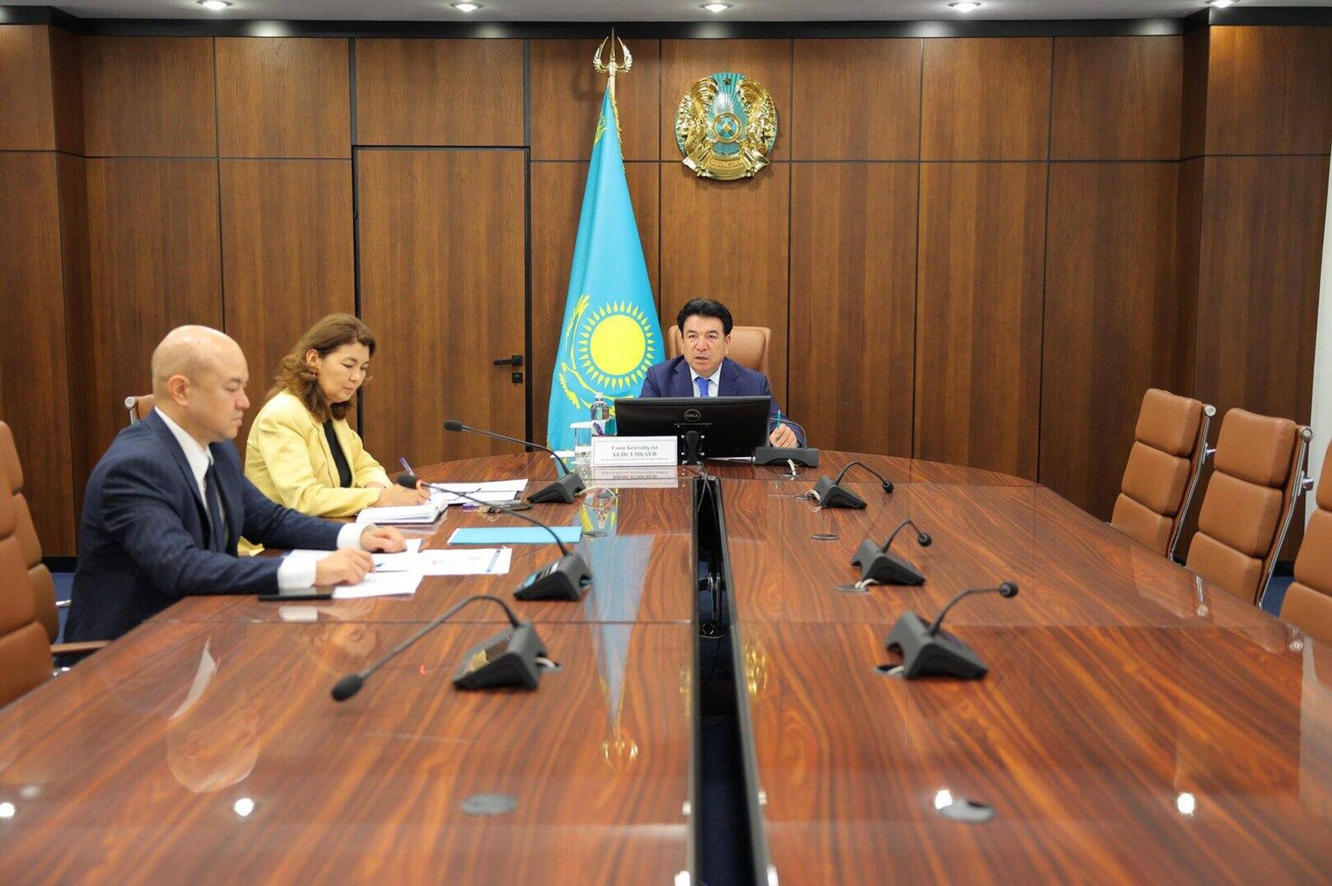 Глава Минпросвещения Казахстана Гани Бейсембаев провел совещание - Sputnik Казахстан, 1920, 01.08.2025