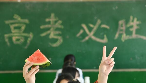 Так что, как видите, День арбуза можно и даже нужно сегодня отметить, отведав несколько сочных, алых, наивкуснейших летних ломтиков!  - Sputnik Казахстан