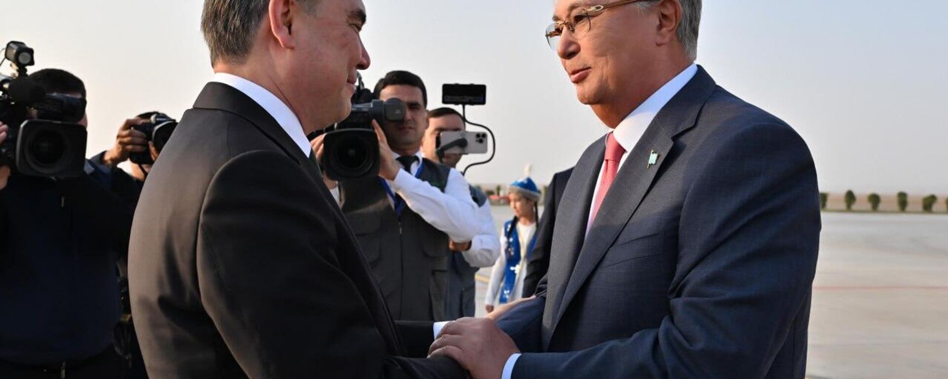 Касым-Жомарт Токаев и Гурбангулы Бердымухамедов - Sputnik Казахстан, 1920, 05.08.2025