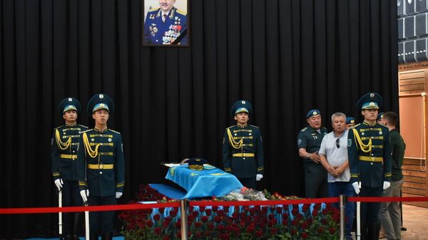 Ғарышкер батыр Талғат Мұсабаевты халық соңғы сапарға шығарып салды - Sputnik Қазақстан