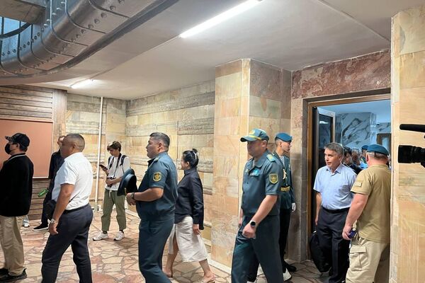 Прощание с Талгатом Мусабаевым проходит в Доме офицеров в Алматы Прощание с Талгатом Мусабаевым проходит в Доме офицеров в Алматы - Sputnik Казахстан