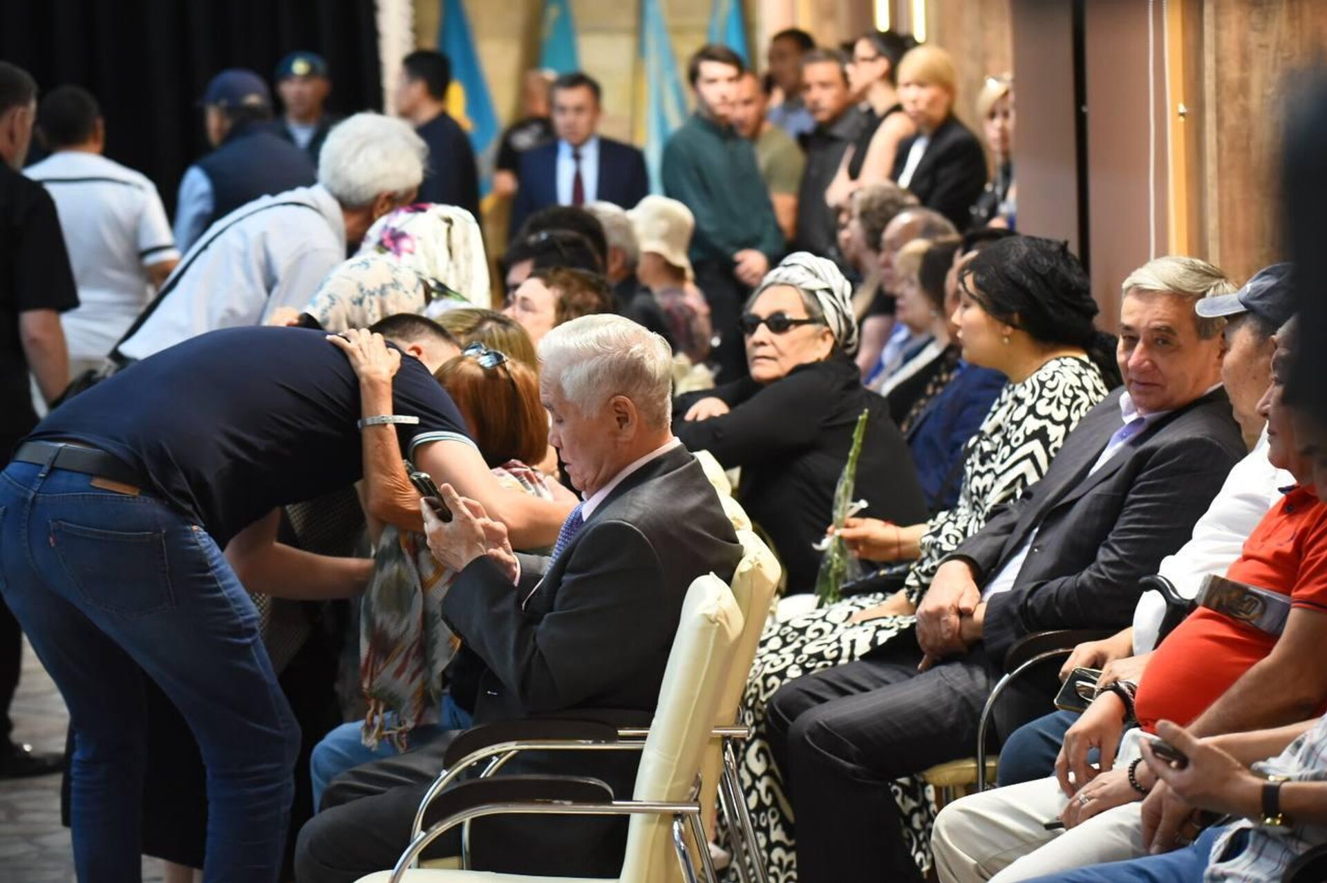 Прощание с Талгатом Мусабаевым проходит в Доме офицеров в Алматы  - Sputnik Қазақстан, 1920, 06.08.2025