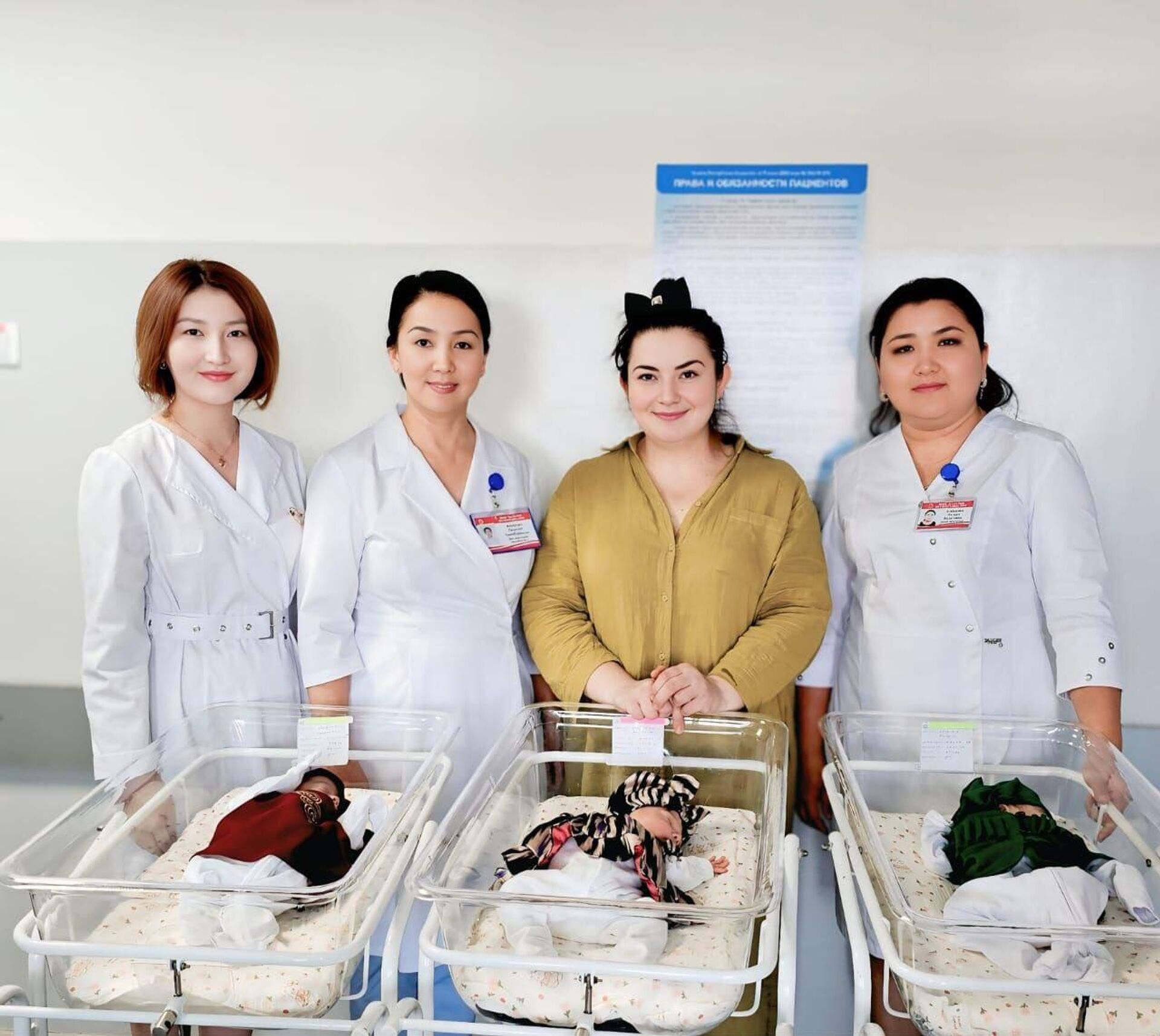 Шымкенттік ана екі ұл, бір қыз дүниеге әкелді - Sputnik Қазақстан, 1920, 07.08.2025