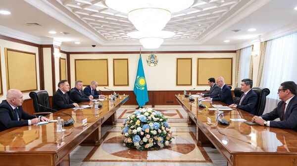 Олжас Бектенов провел встречу с гендиректором Росатома Алексеем Лихачёвым  - Sputnik Қазақстан