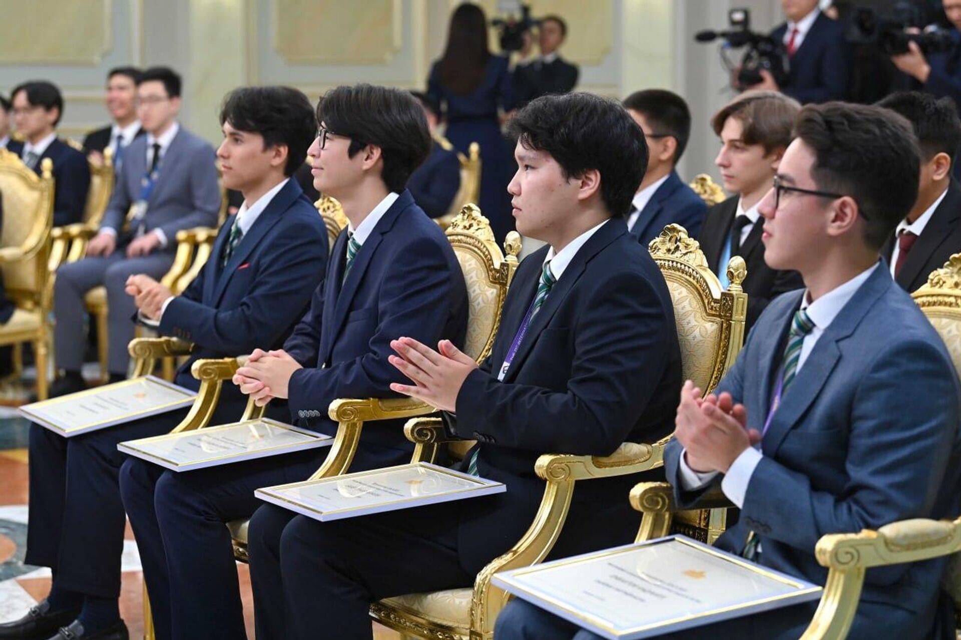 Қасым-Жомарт Тоқаев халықаралық пән олимпиадалары жеңімпаздары мен жүлдегерлерін марапаттады
 - Sputnik Қазақстан, 1920, 11.08.2025