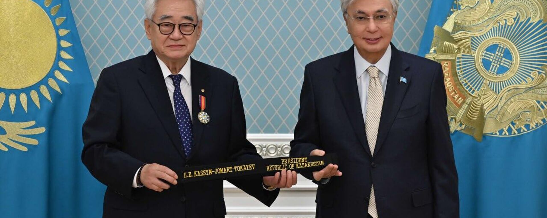 Касым-Жомарт Токаев принял президента Всемирной федерации таеквондо (WT) Чунгвон Чоу  - Sputnik Қазақстан, 1920, 12.08.2025