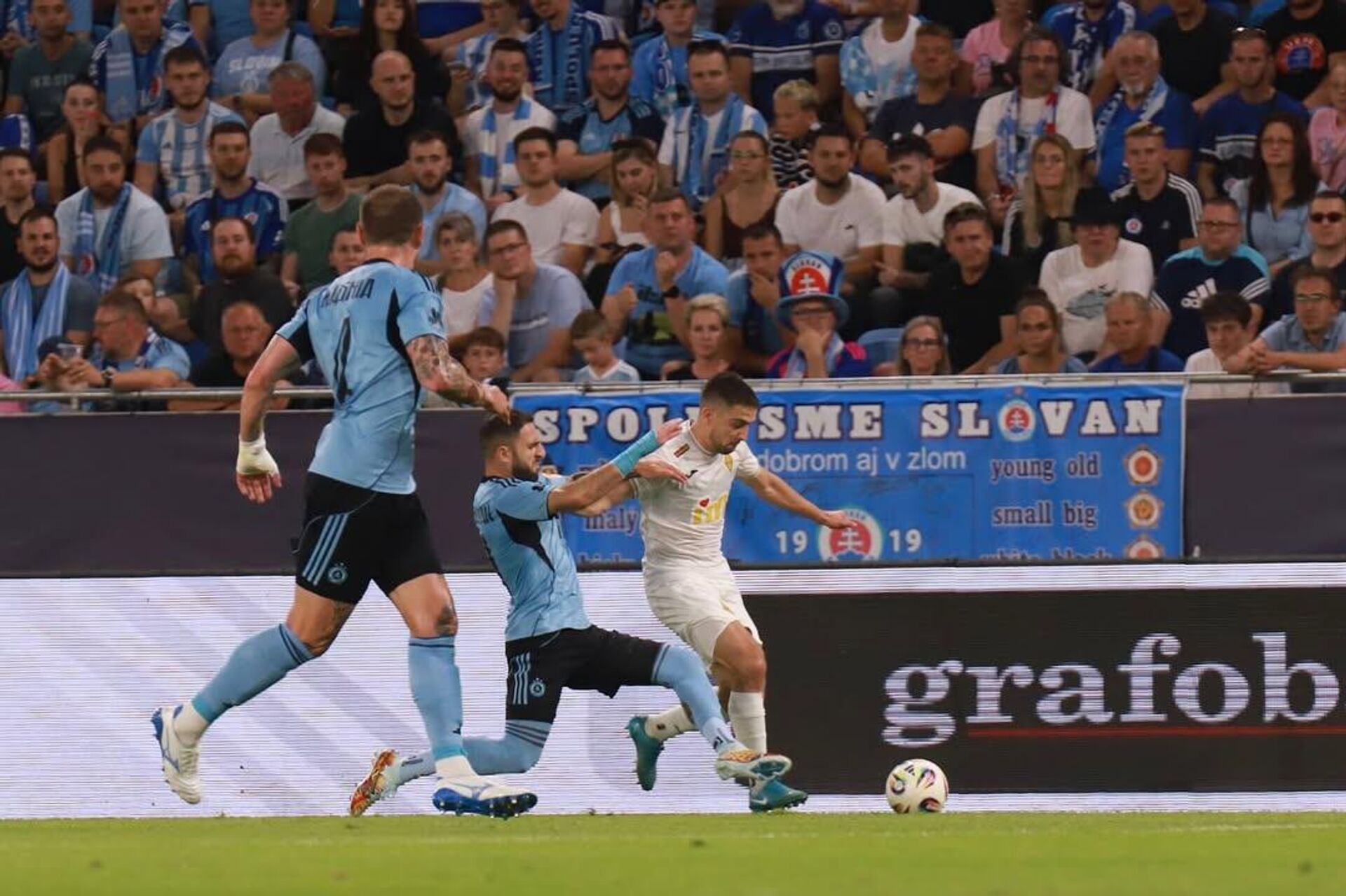 Момент матча Слован - Кайрат  - Sputnik Казахстан, 1920, 13.08.2025