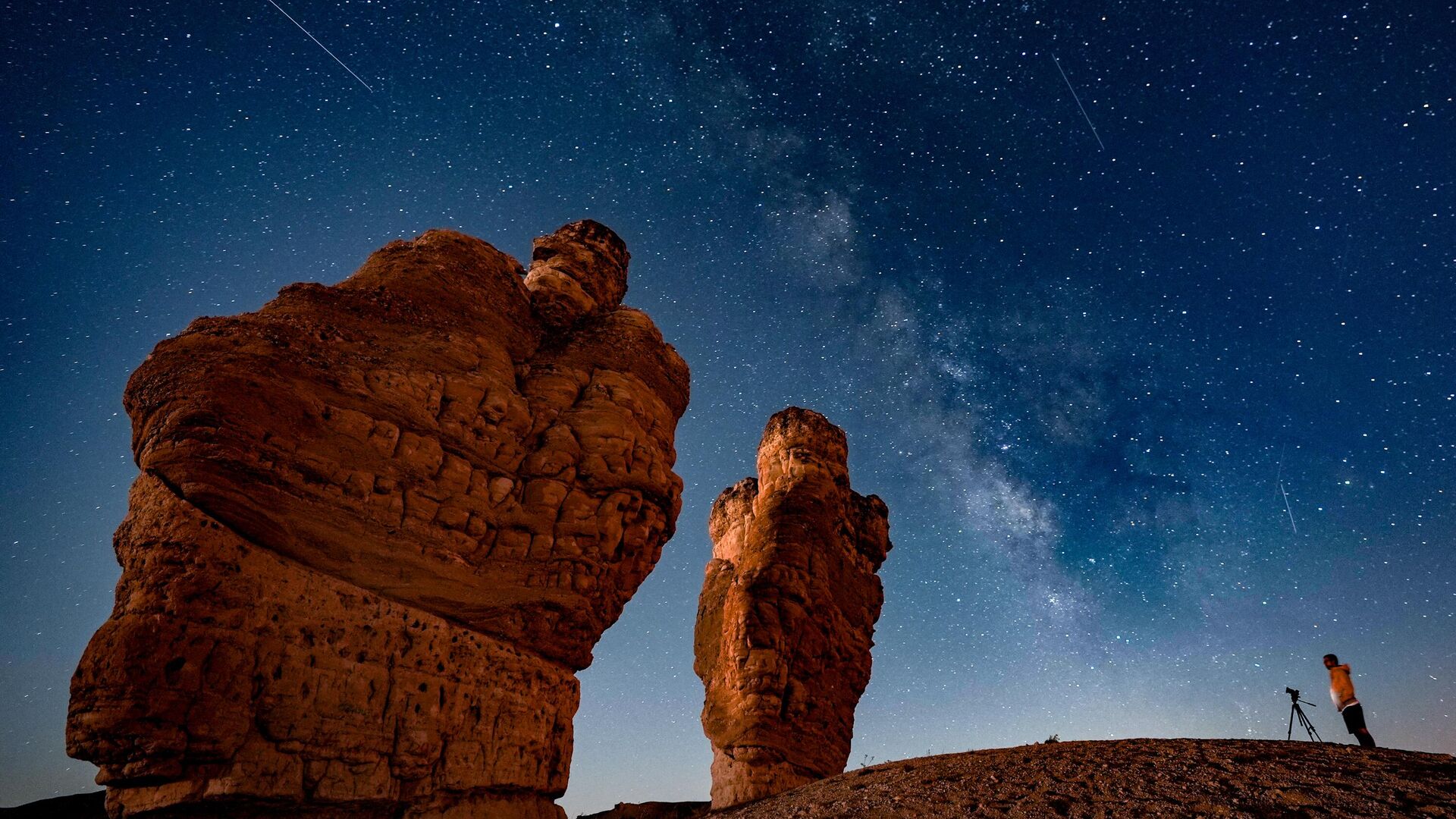 Жалаңаш жалған жұлдыз Жалаңаш жалған жұлдыз