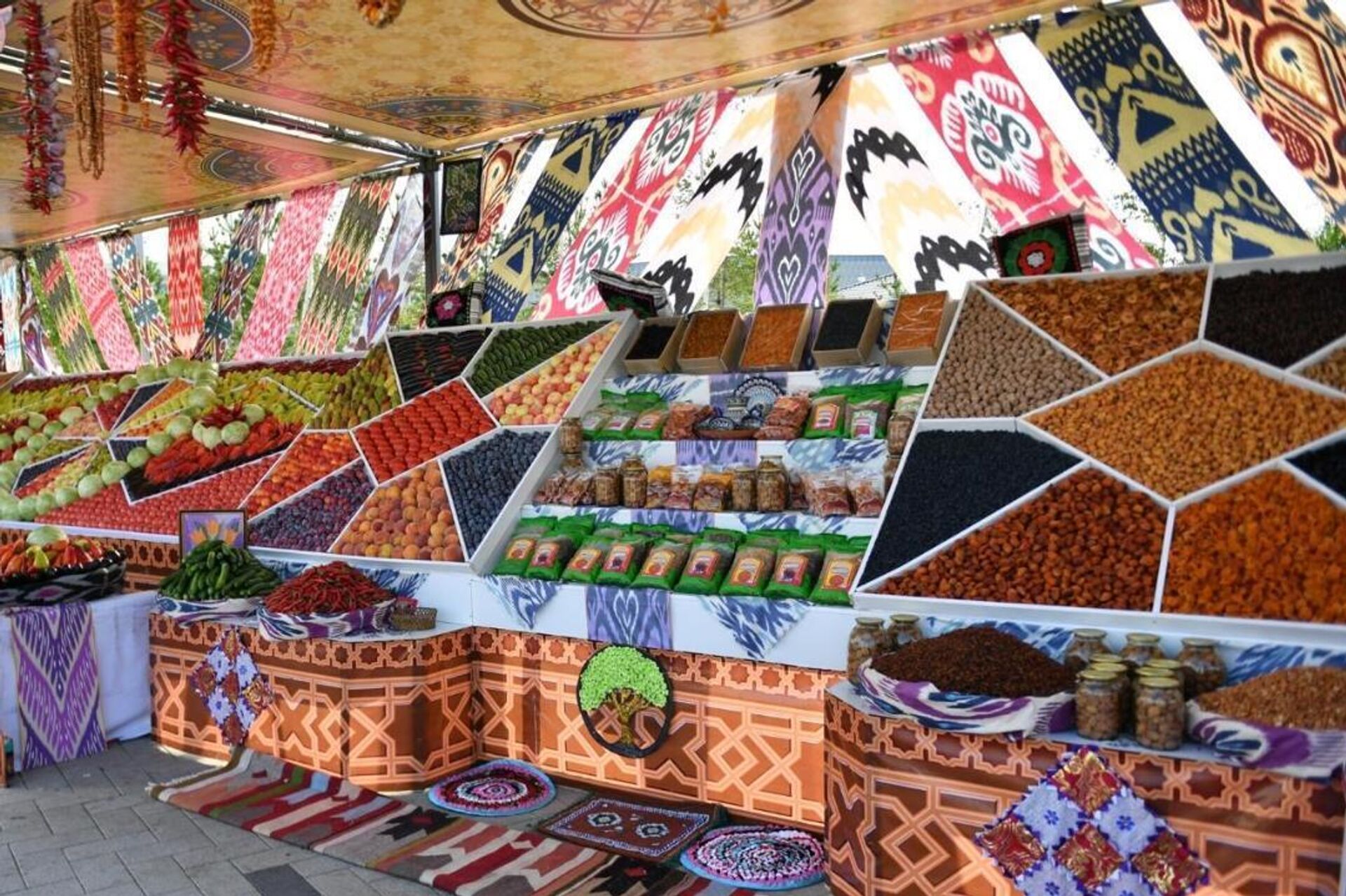 В Астане пройдёт ярмарка продукции сельского хозяйства и изделий народных ремесел Согдийской области Таджикистана - Sputnik Казахстан, 1920, 13.08.2025