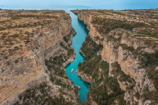 Снимок Чиркейского водохранилища  фотографа Сергея Крылова, представленный на фотовыставке С высоты птичьего полета - Sputnik Казахстан