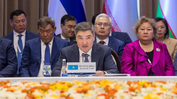 Қазақстан премьер-министрі Олжас Бектенов Еуразиялық үкіметаралық кеңестің кеңейтілген құрамдағы отырысына қатысты - Sputnik Қазақстан