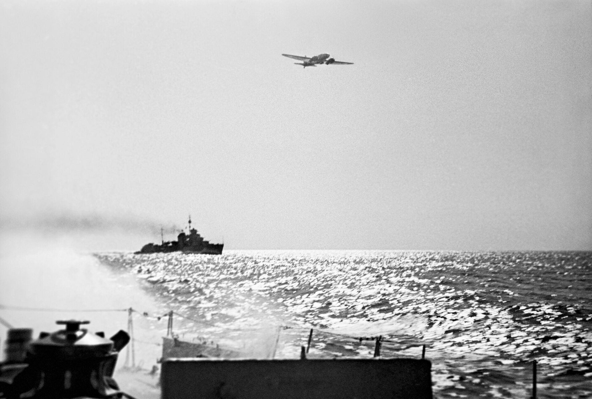 Освобождении Корейского полуострова от японской колониальной оккупации войсками Советской Армии во время Второй мировой войны. Советская авиация и торпедные катера Тихоокеанского флота атакуют японские военно-морские базы в Северной Корее. - Sputnik Казахстан, 1920, 15.08.2025