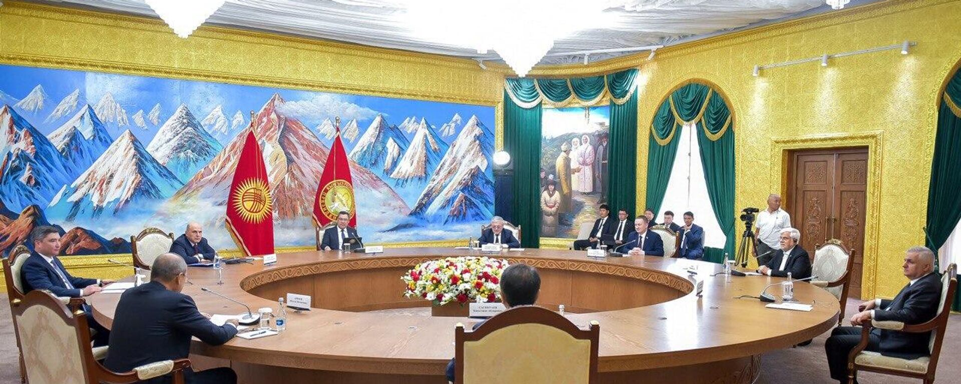 Олжас Бектенов Еуразиялық үкіметаралық кеңестің отырысына қатысты - Sputnik Қазақстан, 1920, 15.08.2025