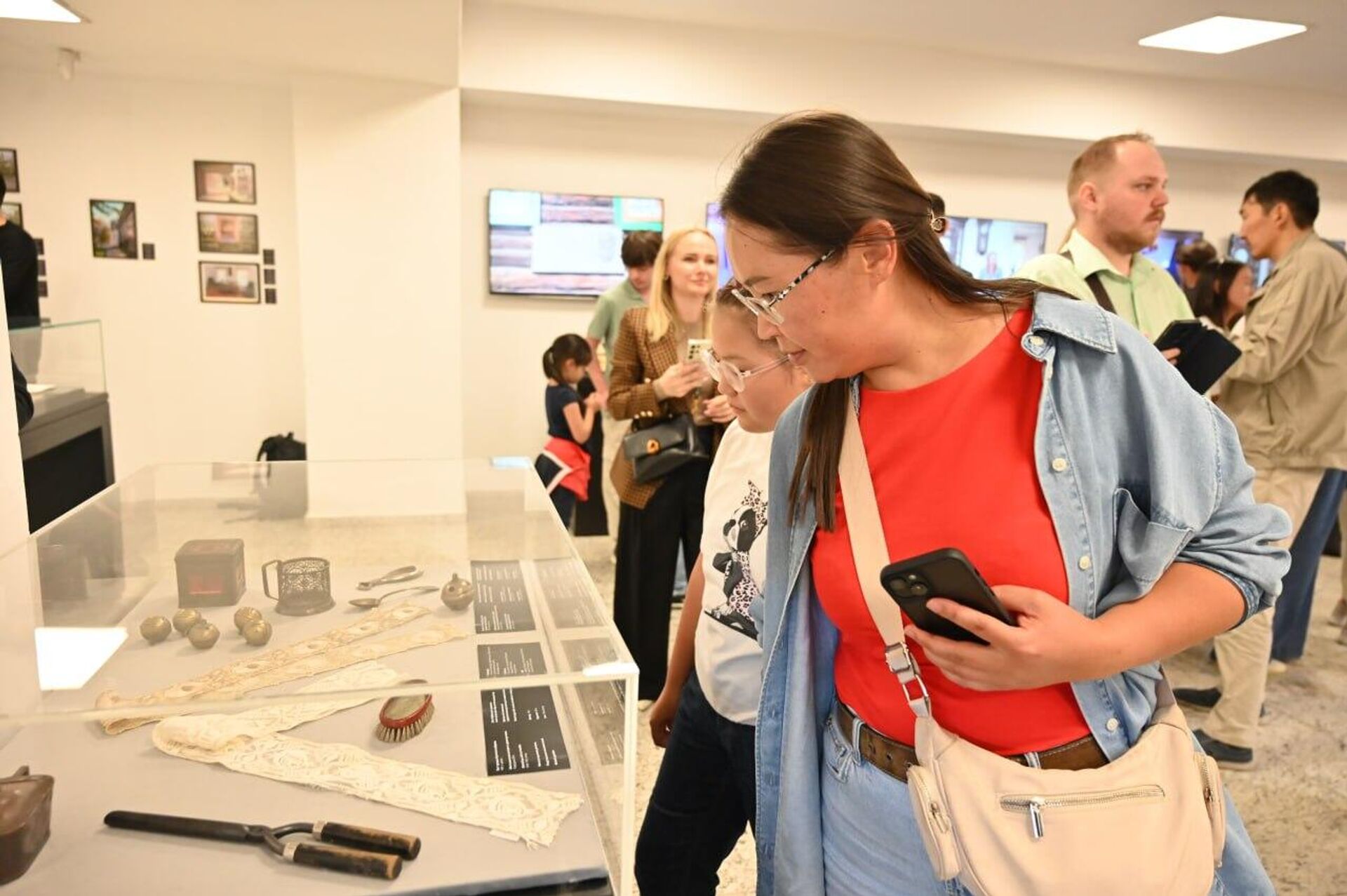 В Национальном музее Казахстана стартовала выставка, посвященная литературно-мемориальному музею Ф.М. Достоевского в Семее  - Sputnik Казахстан, 1920, 15.08.2025