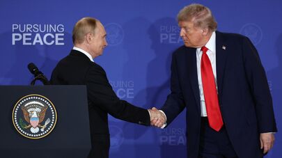 Владимир Путин и Дональд Трамп на Аляске, архивное фото