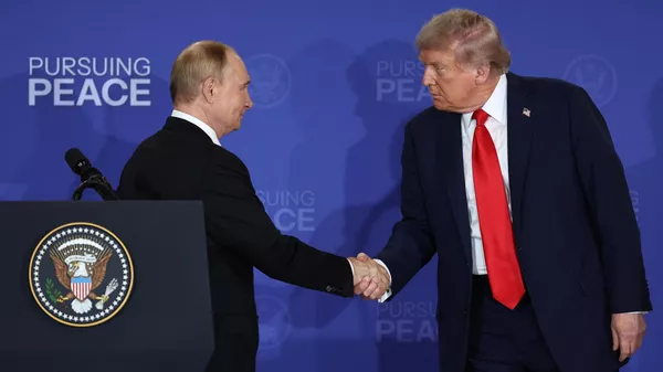 Владимир Путин и Дональд Трамп на Аляске, архивное фото - Sputnik Казахстан