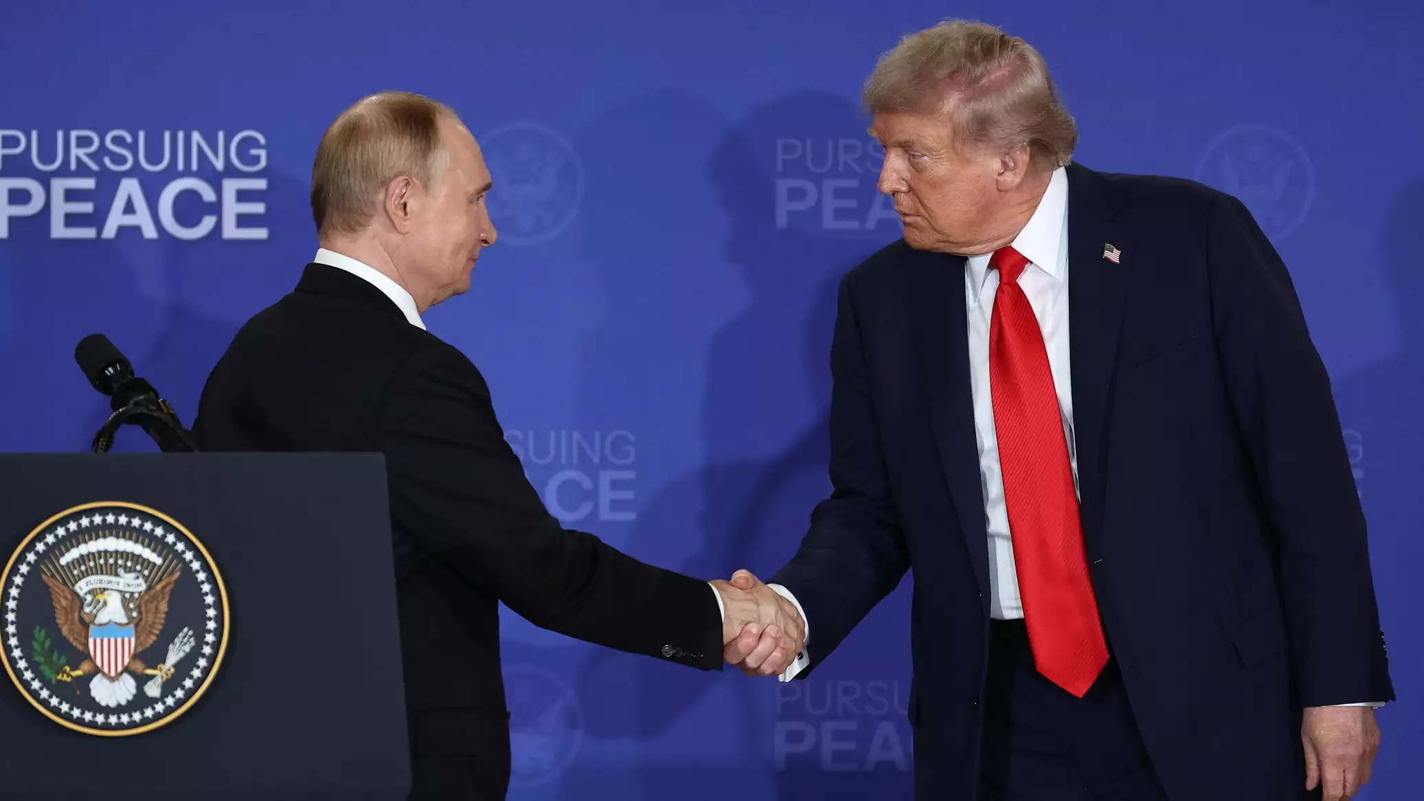 Трамп и Путин договорились: США отводят войска от российской границы