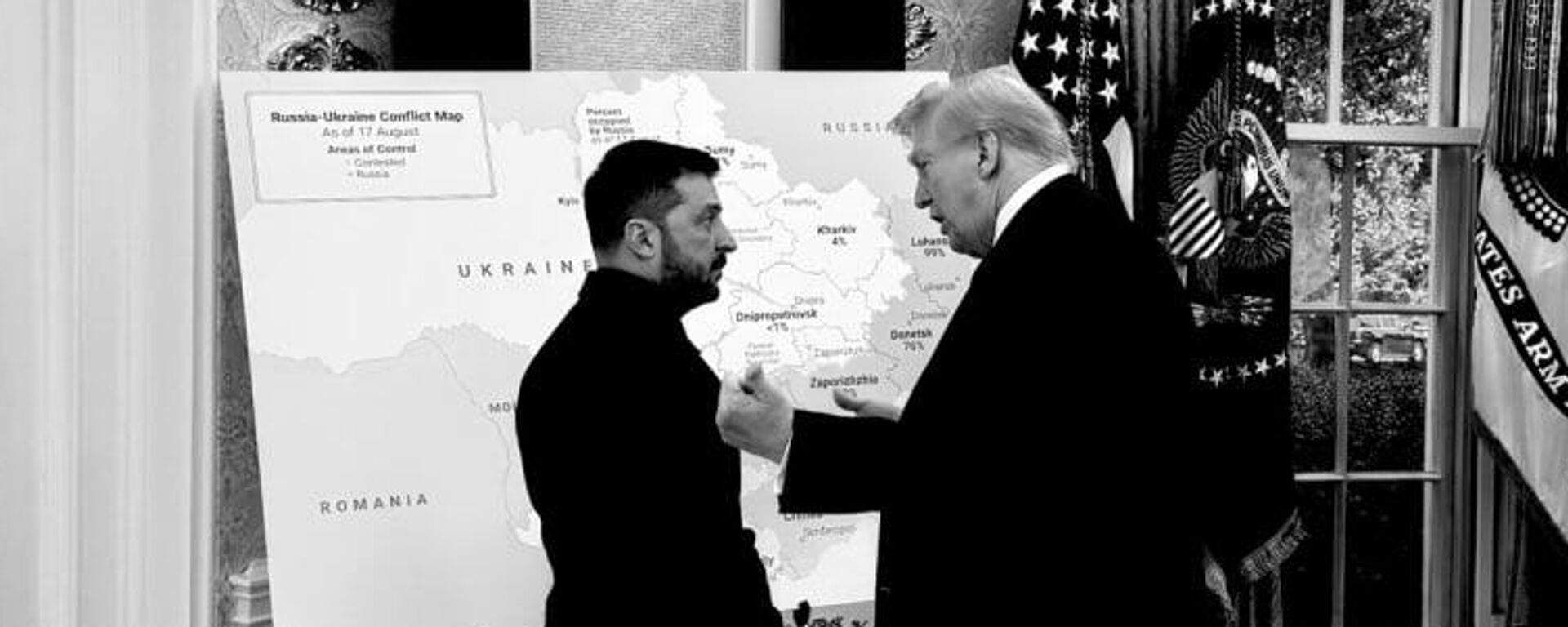 Зеленский и Трамп у карты Украины во время встречи в Вашингтоне - Sputnik Казахстан, 1920, 07.08.2026