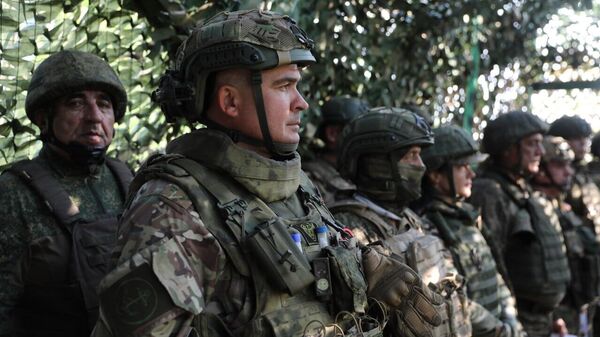 Награждение добровольцев отряда БАРС-8 группировки Восток - Sputnik Казахстан