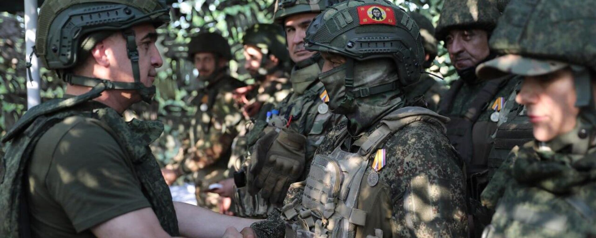 Награждение добровольцев отряда БАРС-8 группировки Восток - Sputnik Казахстан, 1920, 19.08.2025