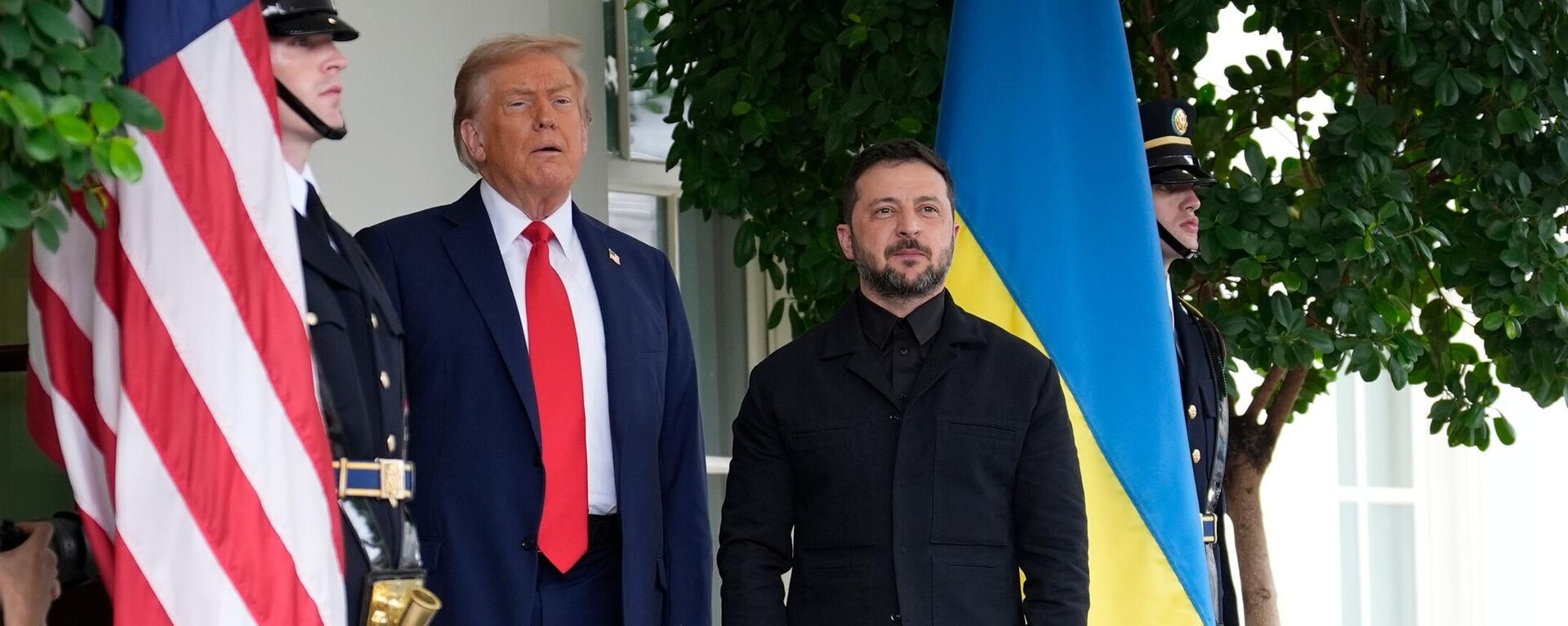 Дональд Трамп и Владимир Зеленский в Вашингтоне - Sputnik Казахстан, 1920, 13.12.2025