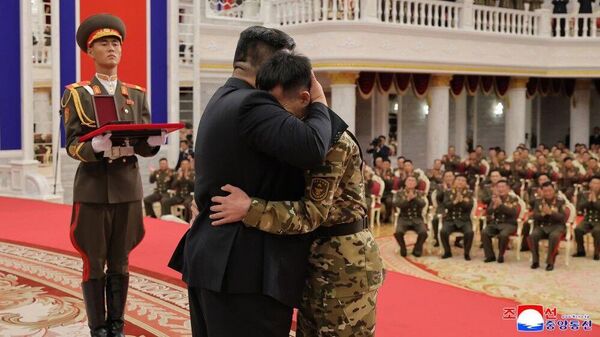 Ким Чен Ын вручил госнаграды командирам и бойцам Корейской народной армии - Sputnik Казахстан