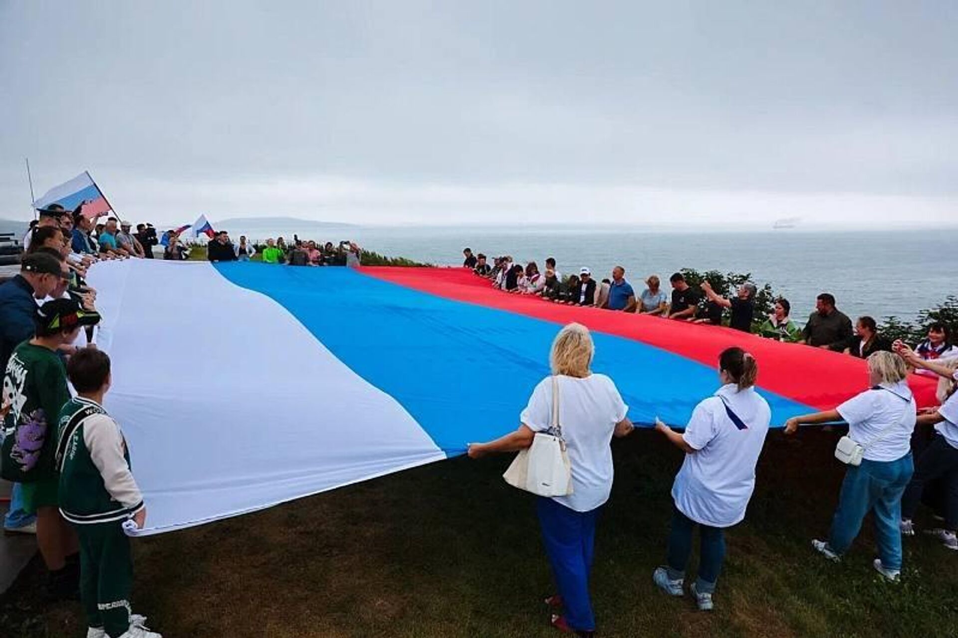 День государственного флага Российской Федерации во Владивостоке - Sputnik Казахстан, 1920, 22.08.2025