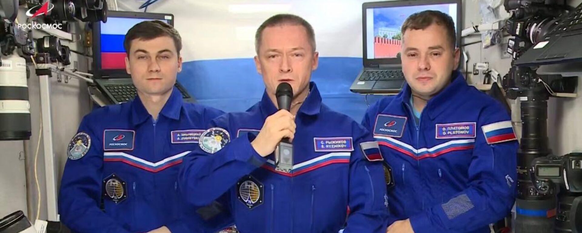 Космонавты Роскосмоса Сергей Рыжиков, Алексей Зубрицкий и Олег Платонов на борту МКС - Sputnik Казахстан, 1920, 15.10.2025