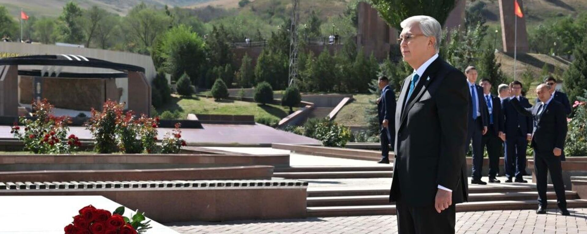 Тоқаев қырғыз жазушысы Шыңғыс Айтматовтың бейітіне зиярат етіп, қаламгердің рухына құран бағыштады - Sputnik Қазақстан, 1920, 22.08.2025