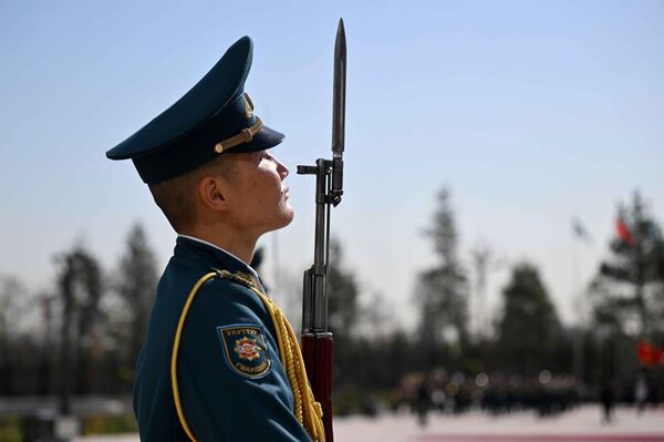 Церемония встречи Токаева в резиденции Ынтымак Ордо в Бишкеке - Sputnik Казахстан