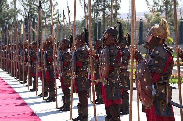 Церемония встречи Токаева в резиденции Ынтымак Ордо в Бишкеке - Sputnik Казахстан