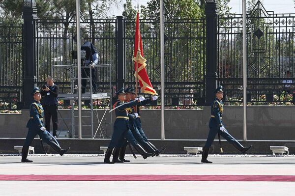 Церемония встречи Токаева в резиденции Ынтымак Ордо в Бишкеке - Sputnik Казахстан