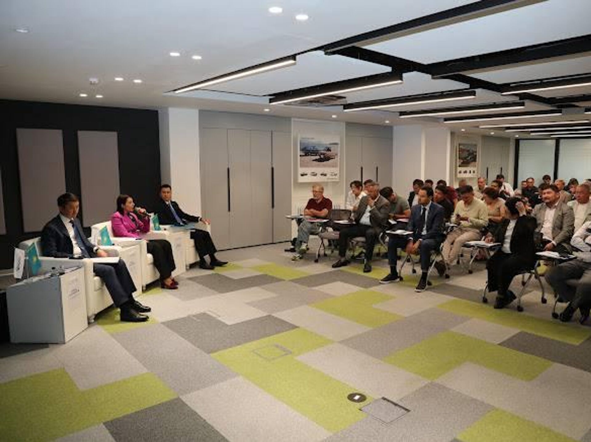 Министр по промышленности и АПК ЕЭК Гоар Барсегян посетила Алматы и Астану с рабочим визитом Министр по промышленности и АПК ЕЭК Гоар Барсегян посетила Алматы и Астану с рабочим визитом - Sputnik Қазақстан, 1920, 26.08.2025