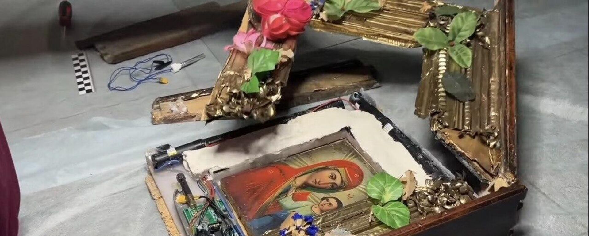 Икону со взрывчаткой изъяли у женщины в Крыму - Sputnik Казахстан, 1920, 25.08.2025