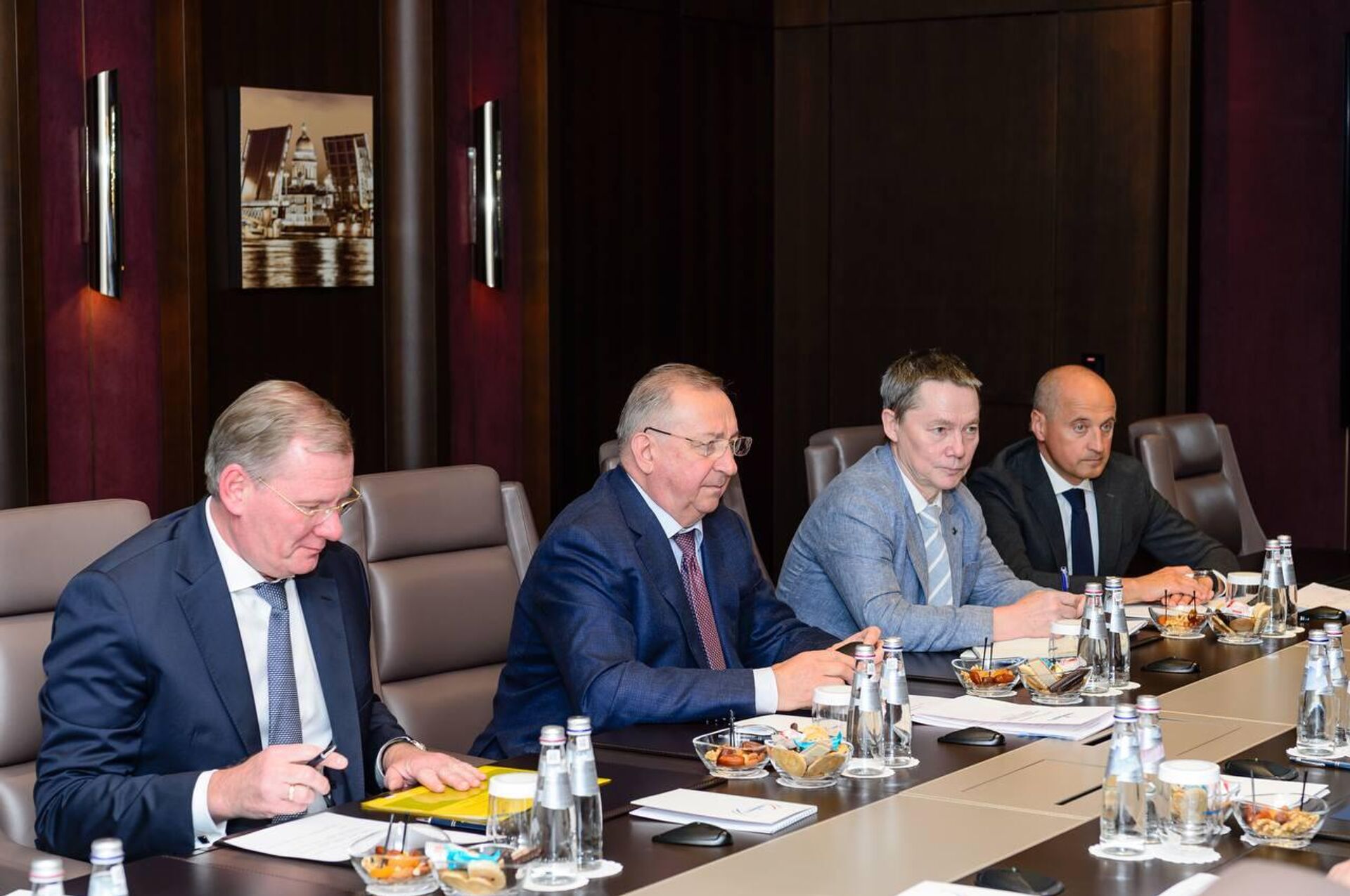 Встреча председателя правления АО НК КазМунайГаз Асхата Хасенова и президента ПАО Транснефть Николая Токарева в Москве - Sputnik Казахстан, 1920, 27.08.2025