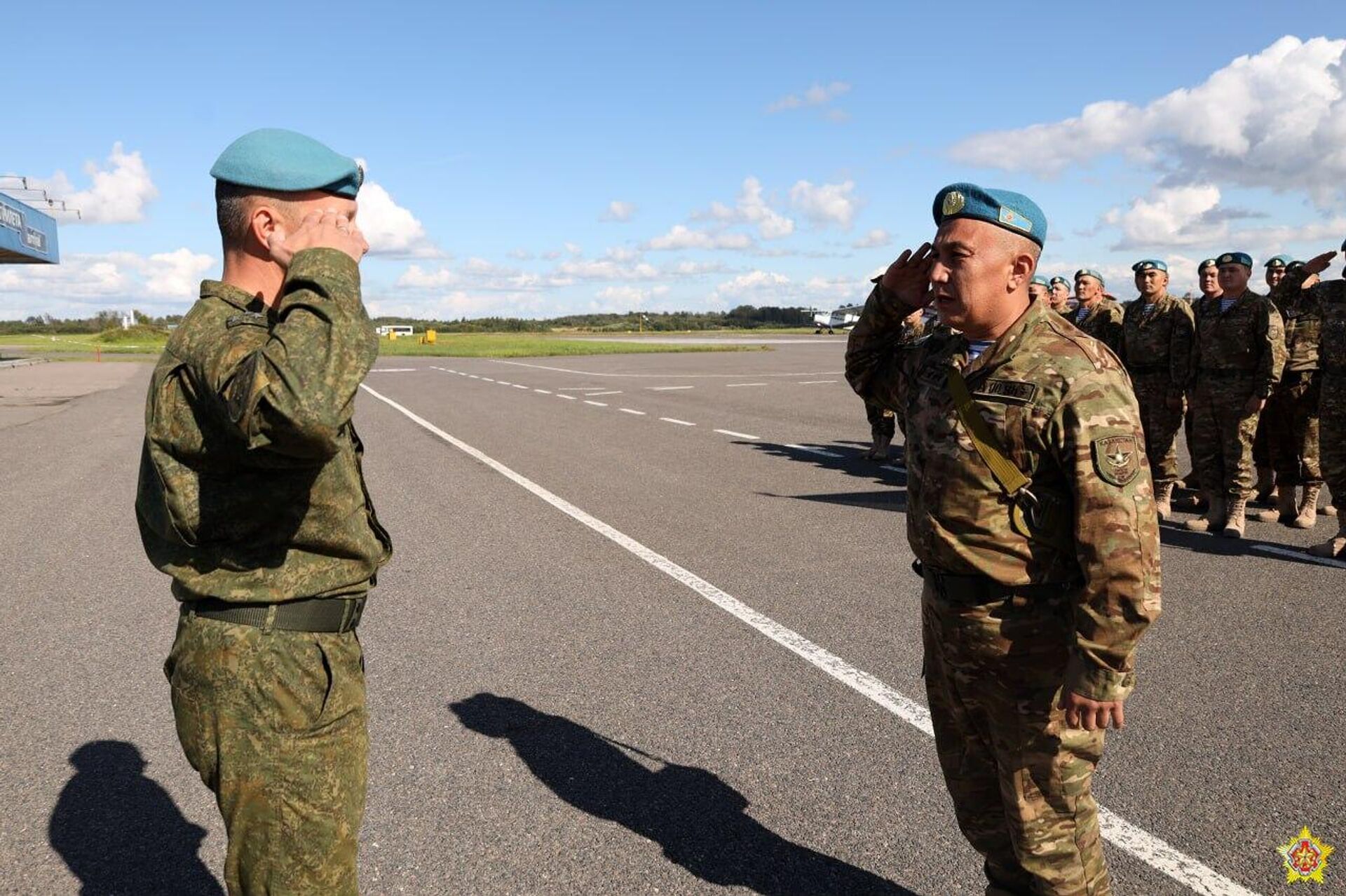 Казахстанский воинский контингент прибыл в Беларусь на совместные учения ОДКБ - Sputnik Қазақстан, 1920, 27.08.2025