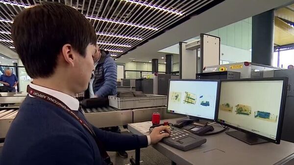 Досмотр багажа в аэропорту Астаны - Sputnik Казахстан