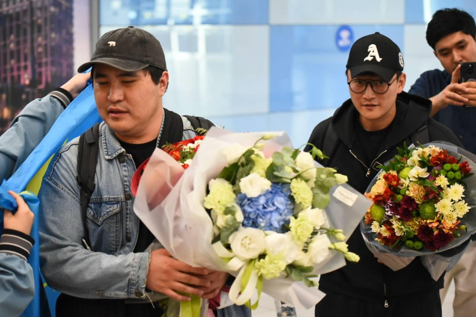 В Алматы встретили триумфаторов Новой волны Alex Lim и Ерназара - Sputnik Казахстан, 1920, 28.08.2025