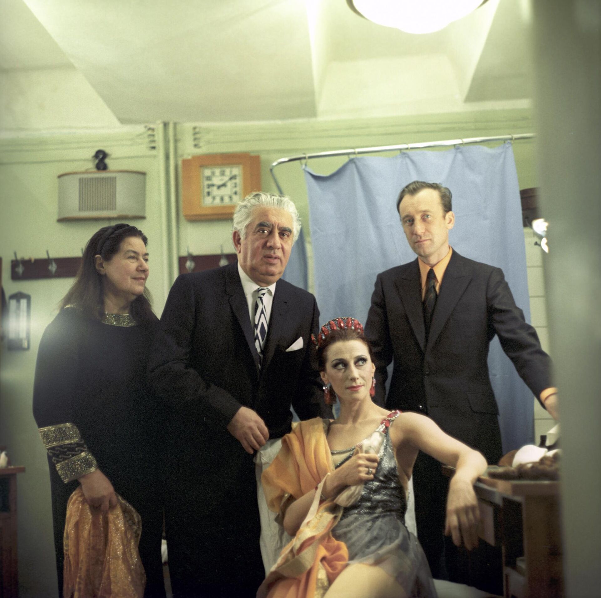 Балерина Майя Плисецкая и композиторы Родион Щедрин, Арам Хачатурян и Нина Макарова после балета Спартак - Sputnik Казахстан, 1920, 29.08.2025